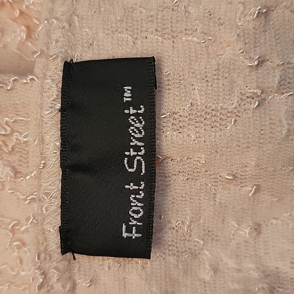 Front Street Size S, sleeveless top. Lace top with embroidered 'squiggles'. - Picture 6 of 7